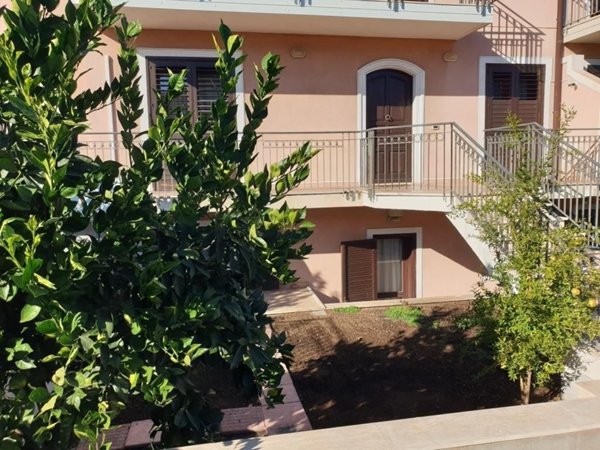casa indipendente in vendita a Catania