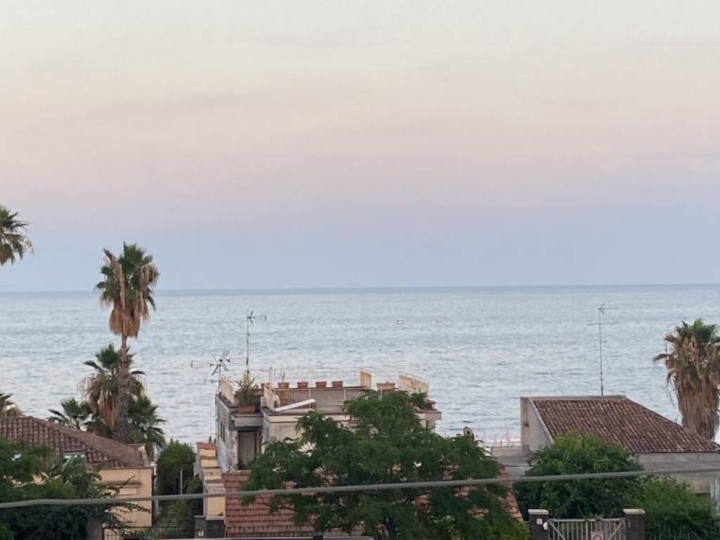 intera palazzina in vendita a Catania in zona Ognina
