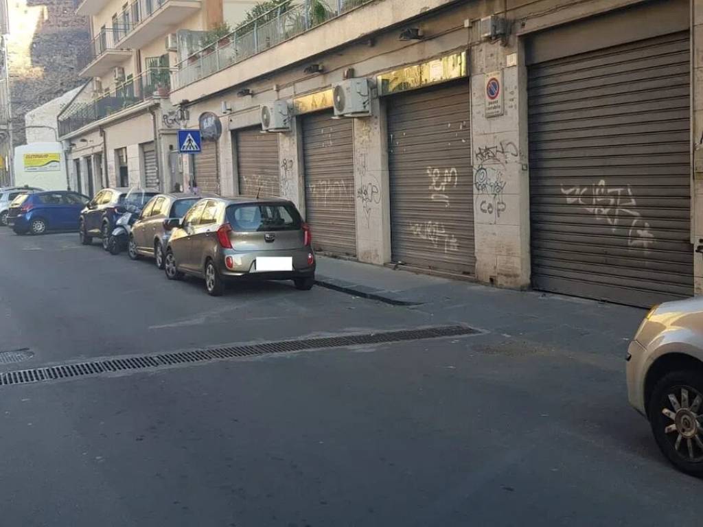 negozio in vendita a Catania in zona Picanello