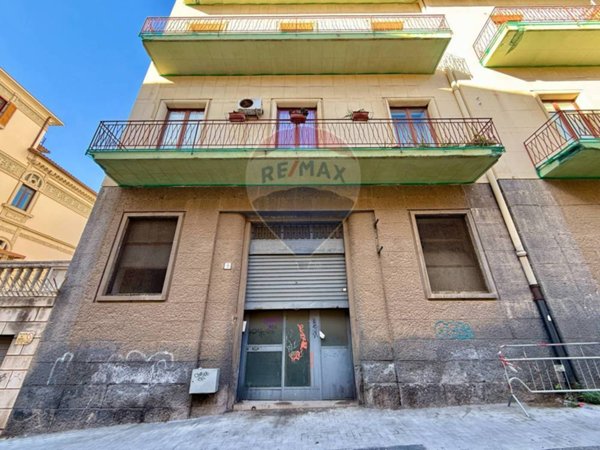 locale commerciale in vendita a Catania