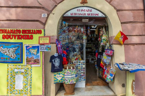 negozio in vendita a Catania in zona Centro Storico