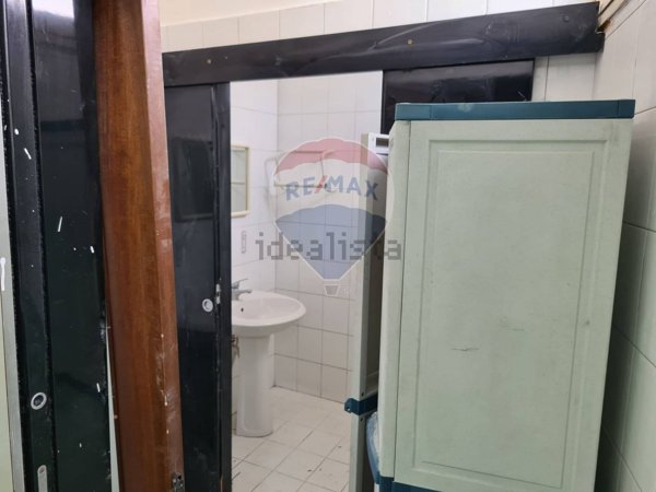locale commerciale in vendita a Catania