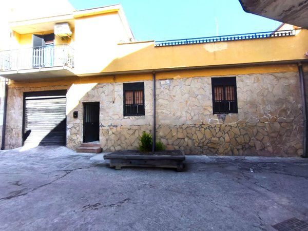 casa indipendente in vendita a Catania