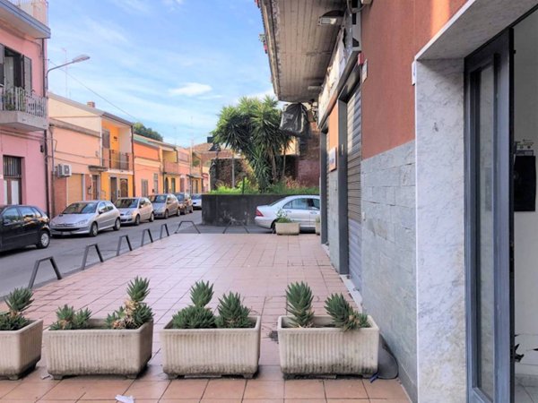 negozio in vendita a Catania in zona Barriera del Bosco