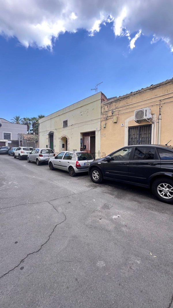 appartamento in vendita a Catania in zona Picanello