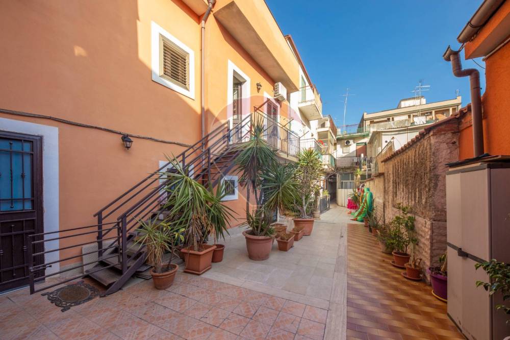 appartamento in vendita a Catania in zona Picanello