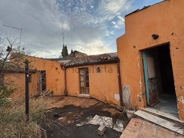 casa indipendente in vendita a Catania in zona Centro Storico