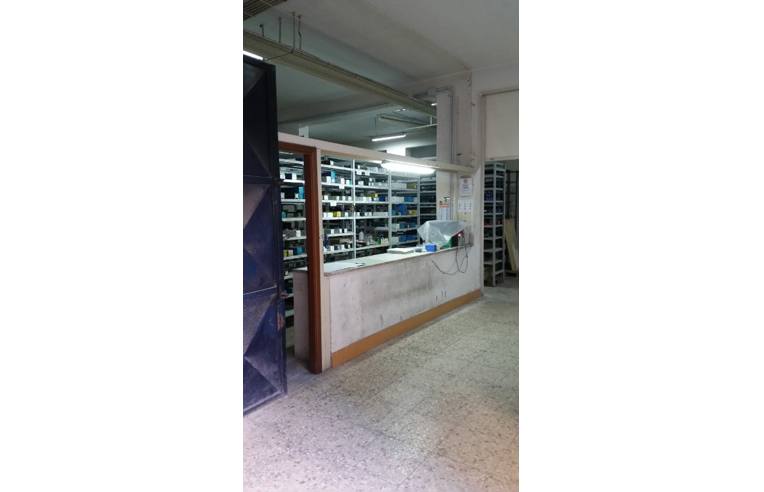 locale commerciale in vendita a Catania