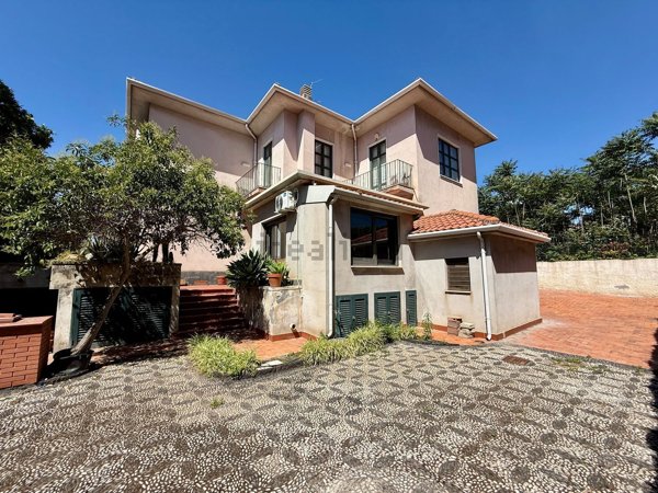 casa indipendente in vendita a Catania in zona Picanello