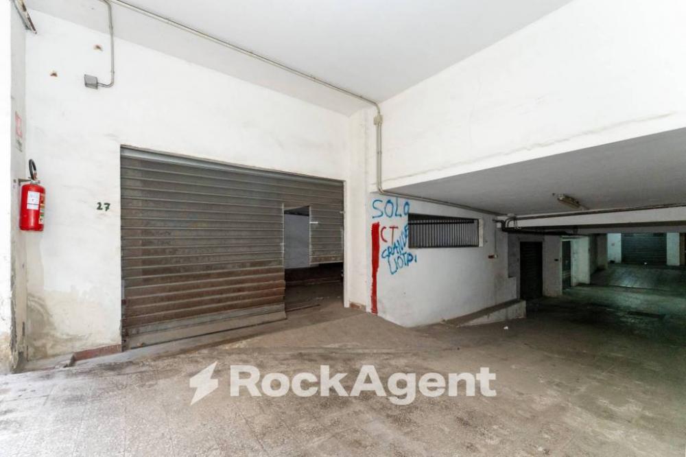 locale commerciale in vendita a Catania in zona Centro Storico