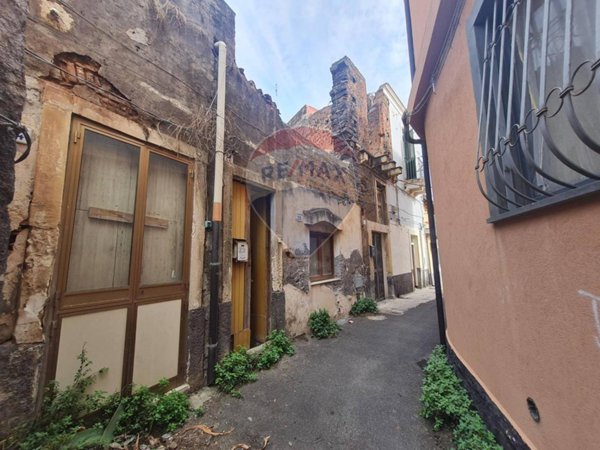 casa indipendente in vendita a Catania in zona Centro Storico