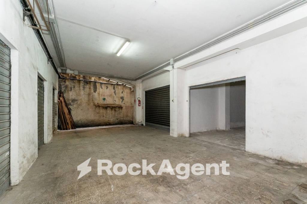 locale commerciale in vendita a Catania in zona Centro Storico