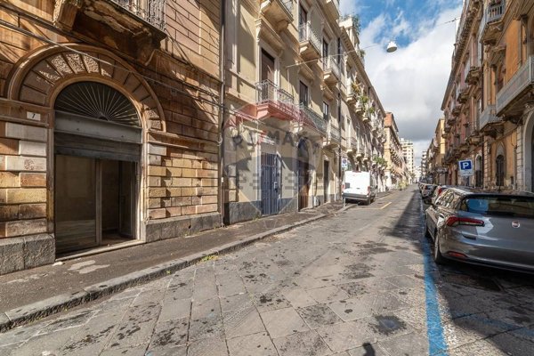 locale commerciale in vendita a Catania in zona Centro Storico