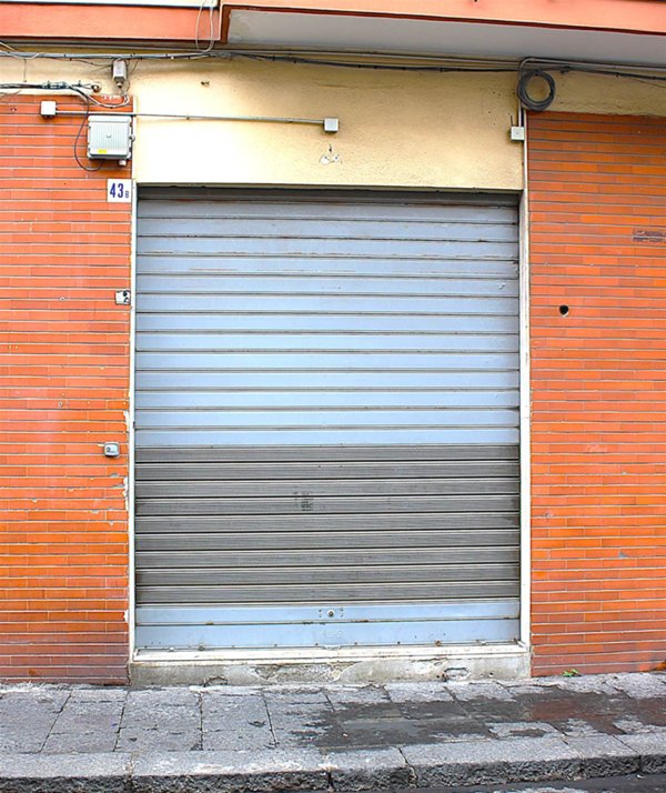 negozio in vendita a Catania in zona Ognina