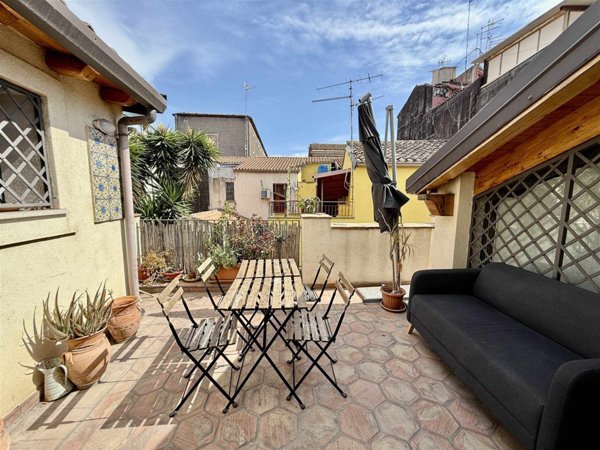 casa indipendente in vendita a Catania in zona Centro Storico
