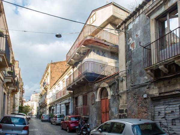 casa indipendente in vendita a Catania in zona Centro Storico