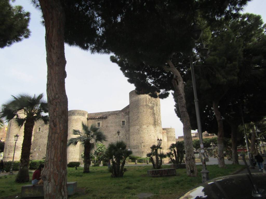 negozio in vendita a Catania in zona Centro Storico