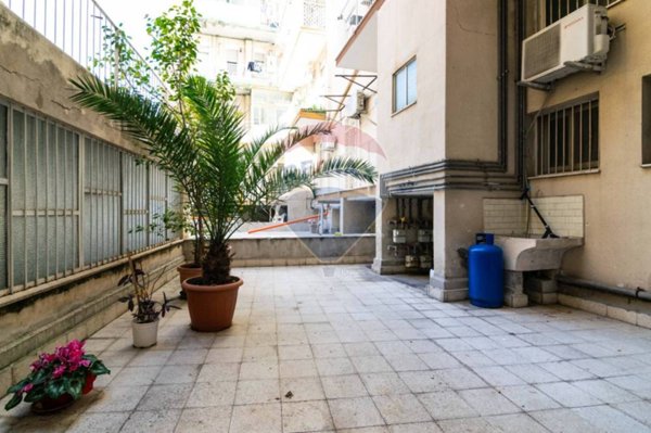 locale commerciale in vendita a Catania