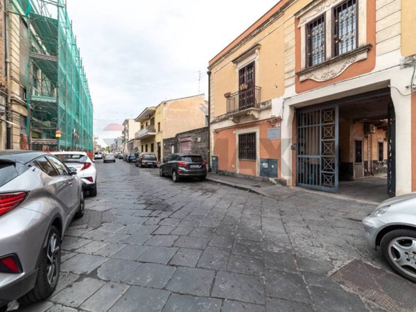 negozio in vendita a Catania in zona Ognina