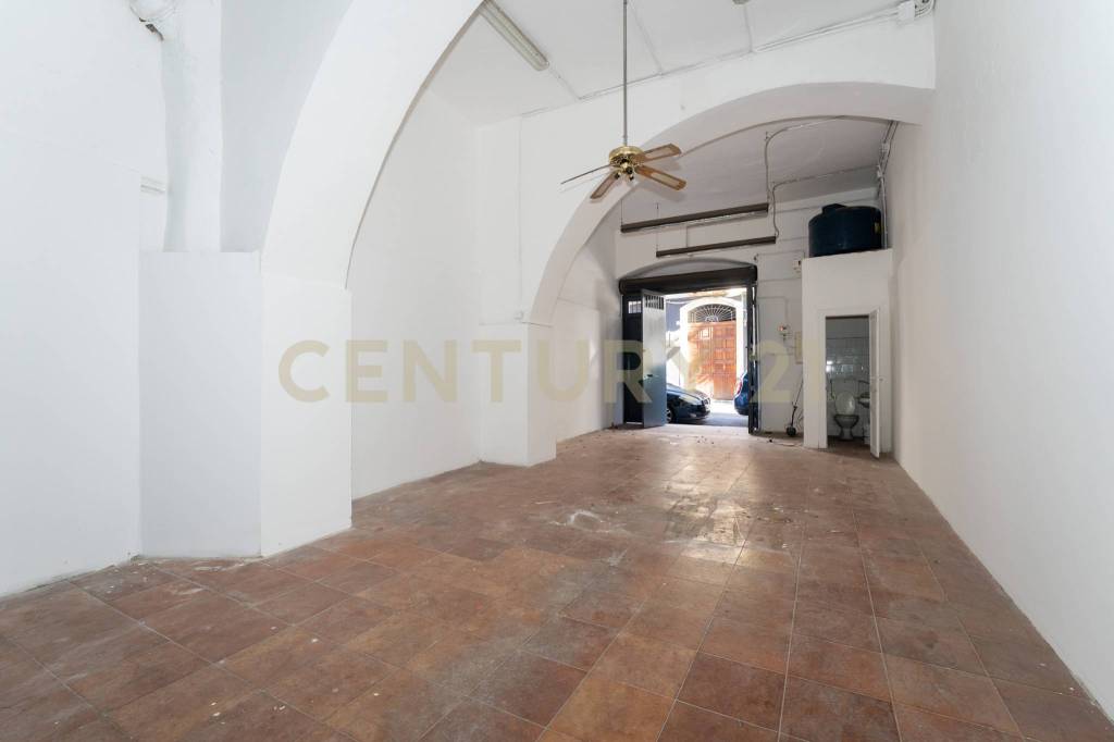 locale commerciale in vendita a Catania in zona Centro Storico