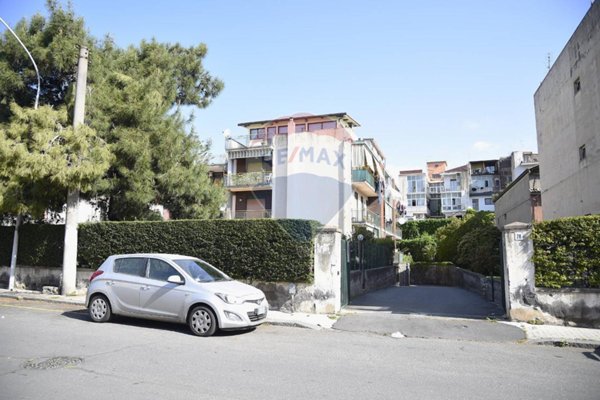 locale di sgombero in vendita a Catania in zona San Leone