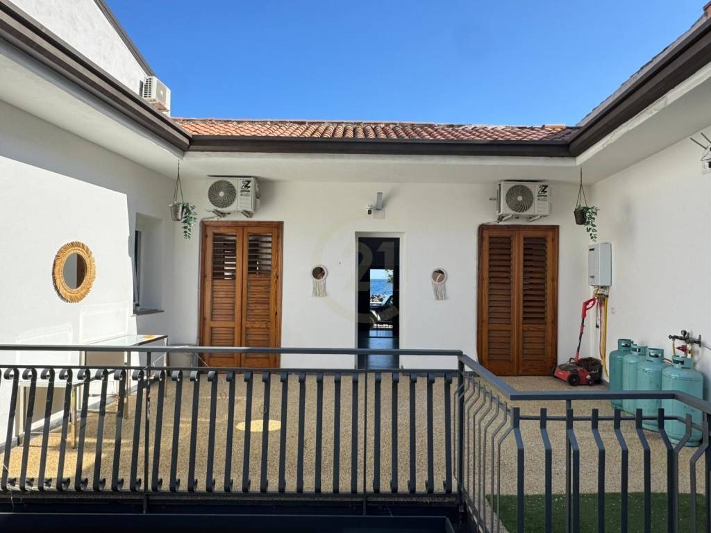 casa indipendente in vendita a Catania in zona Ognina