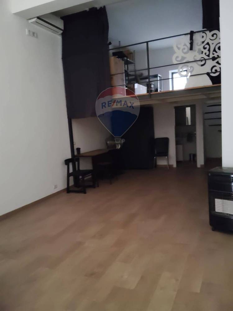 locale commerciale in vendita a Catania