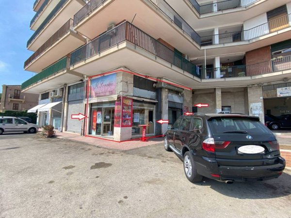 negozio in vendita a Catania in zona Ognina