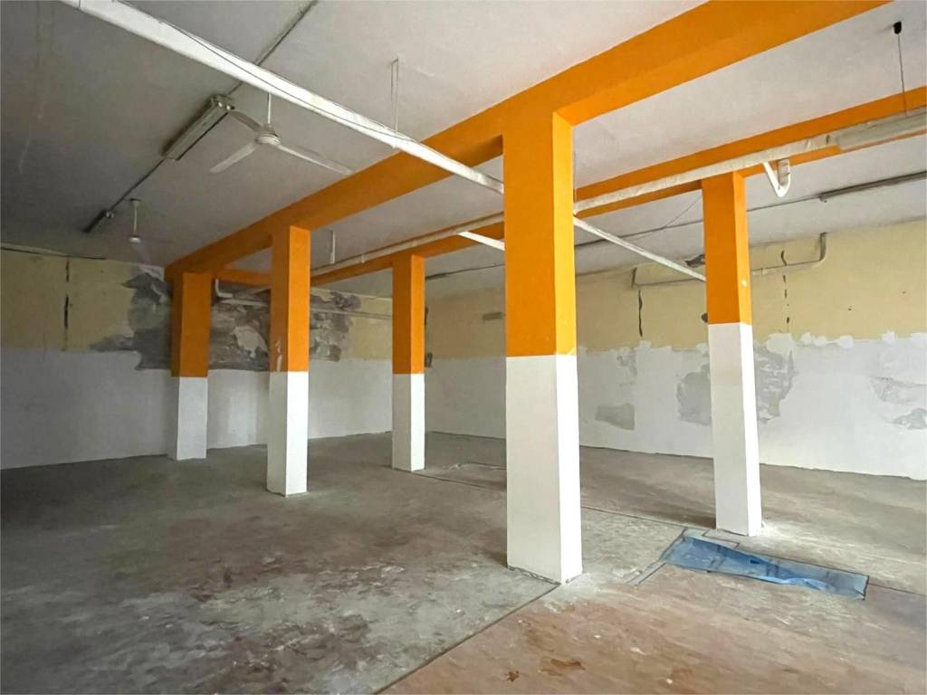 locale commerciale in vendita a Catania