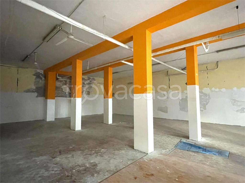 locale commerciale in vendita a Catania