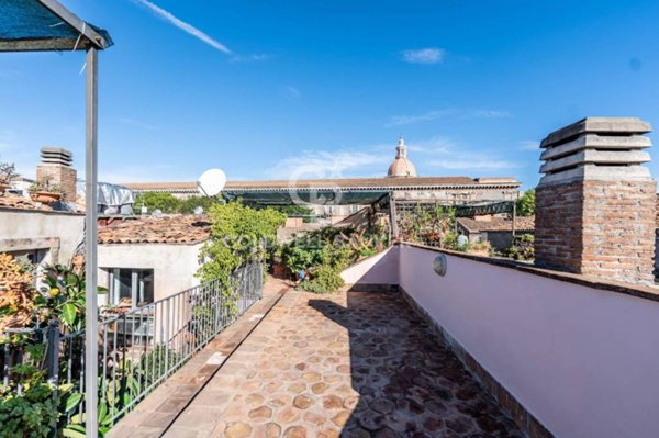 casa indipendente in vendita a Catania in zona Centro Storico