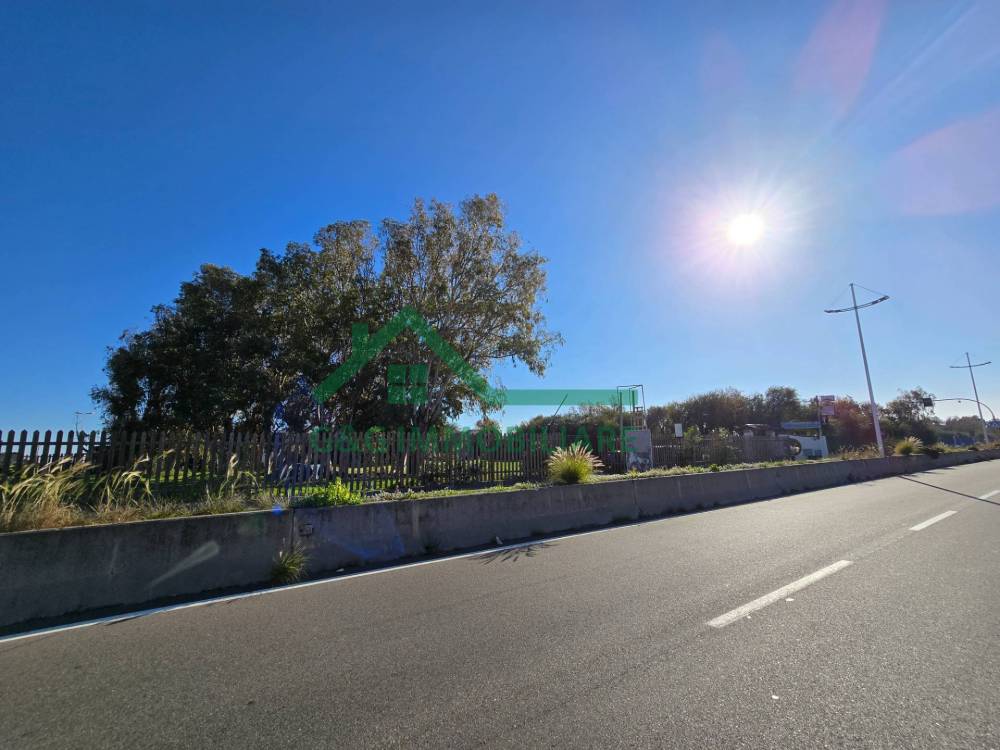 negozio in vendita a Catania in zona Plaia