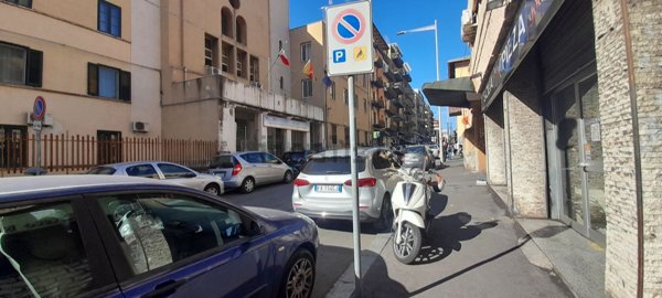 locale commerciale in vendita a Catania in zona Ognina