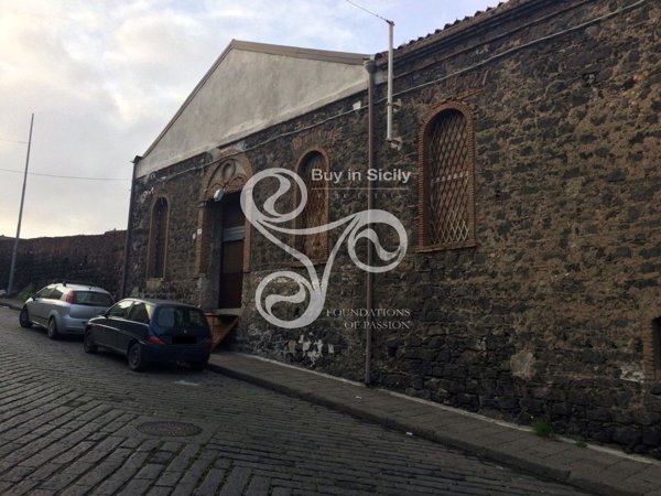 locale commerciale in vendita a Catania in zona Centro Storico