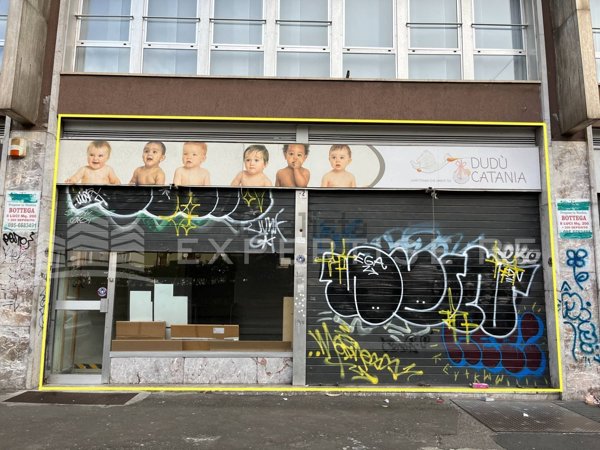 locale commerciale in vendita a Catania