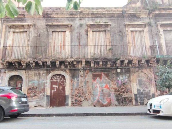 intera palazzina in vendita a Catania in zona Centro Storico
