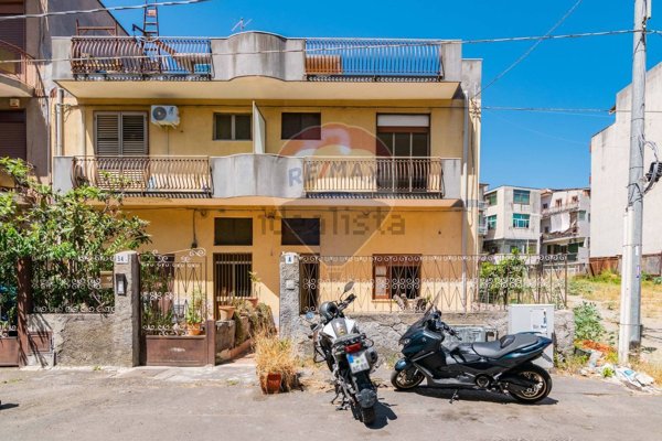 casa indipendente in vendita a Catania in zona Villaggio Sant'Agata