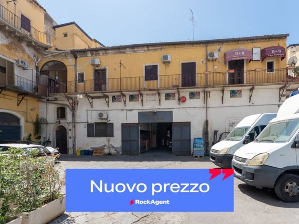 locale commerciale in vendita a Catania in zona Centro Storico