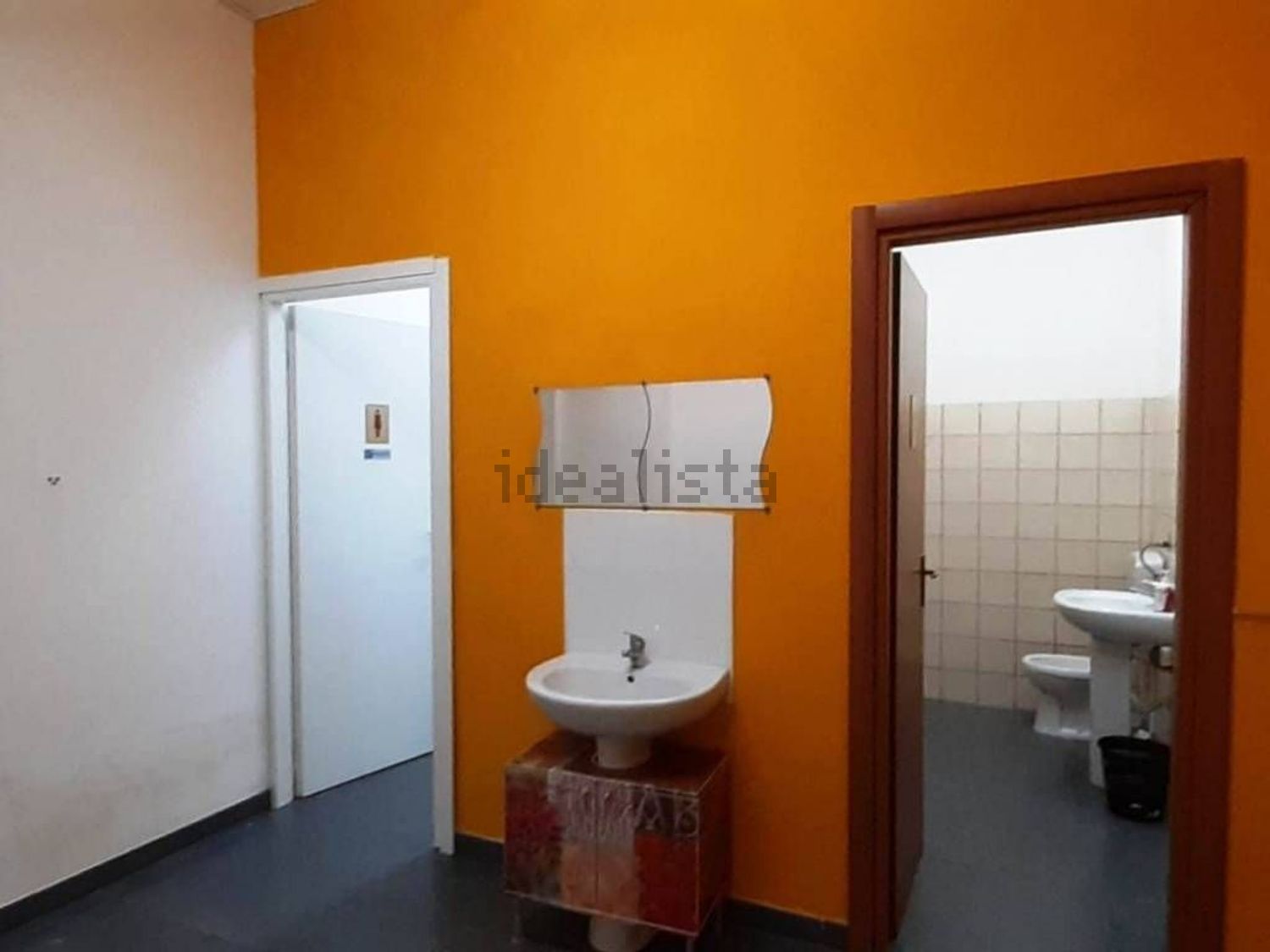 locale di sgombero in vendita a Catania in zona Nesima