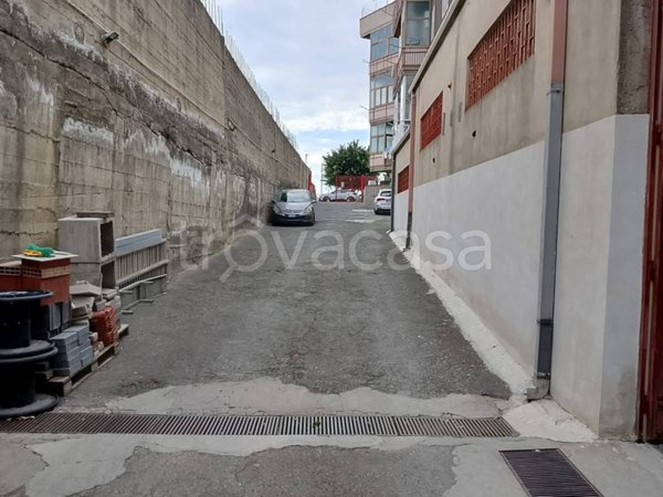 locale commerciale in vendita a Catania