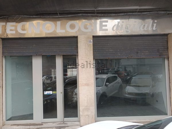locale commerciale in vendita a Catania