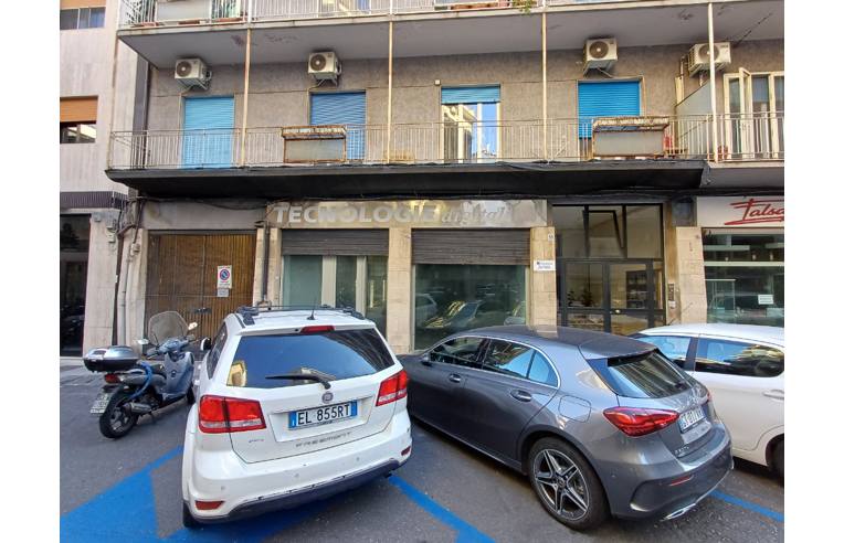 locale commerciale in vendita a Catania
