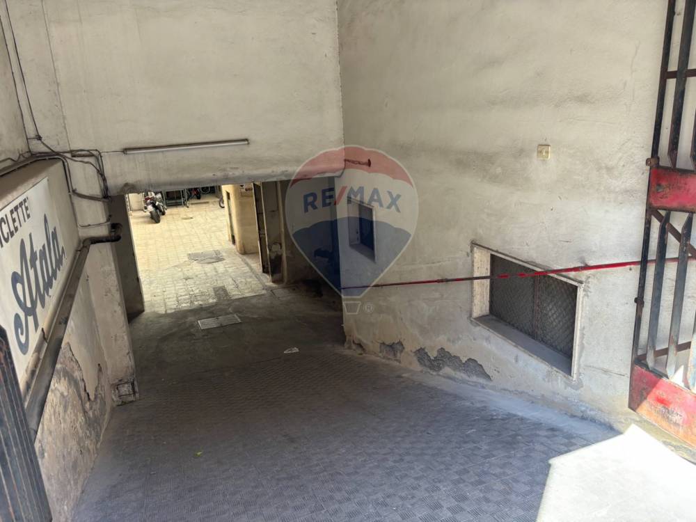 locale di sgombero in vendita a Catania in zona Picanello