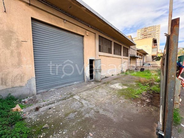 locale commerciale in vendita a Catania in zona San Giuseppe la Rena