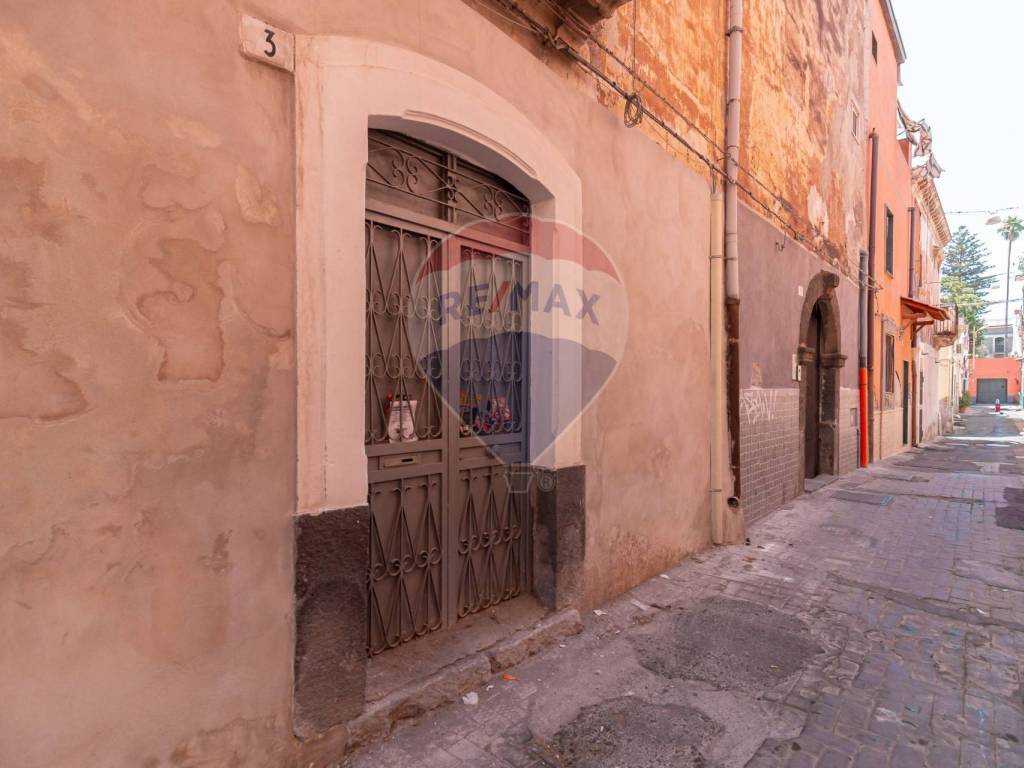 casa indipendente in vendita a Catania in zona Centro Storico