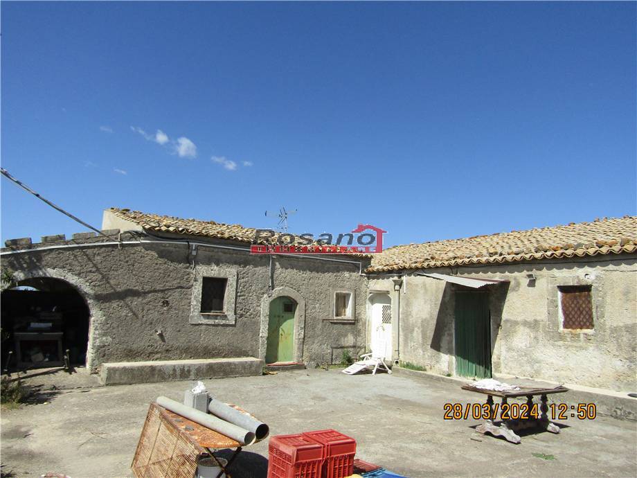 casa indipendente in vendita a Catania in zona Fontanarossa