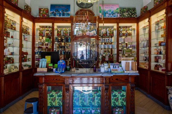 locale commerciale in vendita a Catania in zona Centro Storico