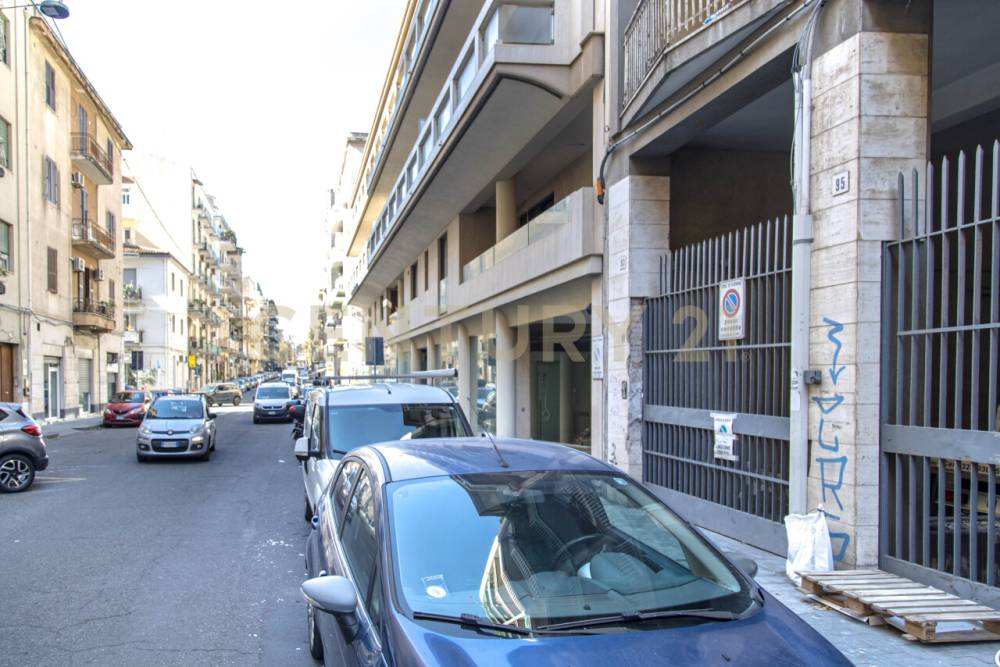 locale commerciale in vendita a Catania