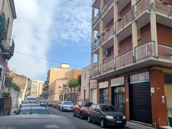 negozio in vendita a Catania in zona Picanello