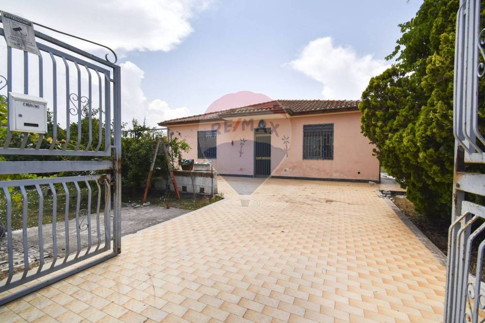 casa indipendente in vendita a Catania in zona Villaggio Delfino-Vaccarizzo